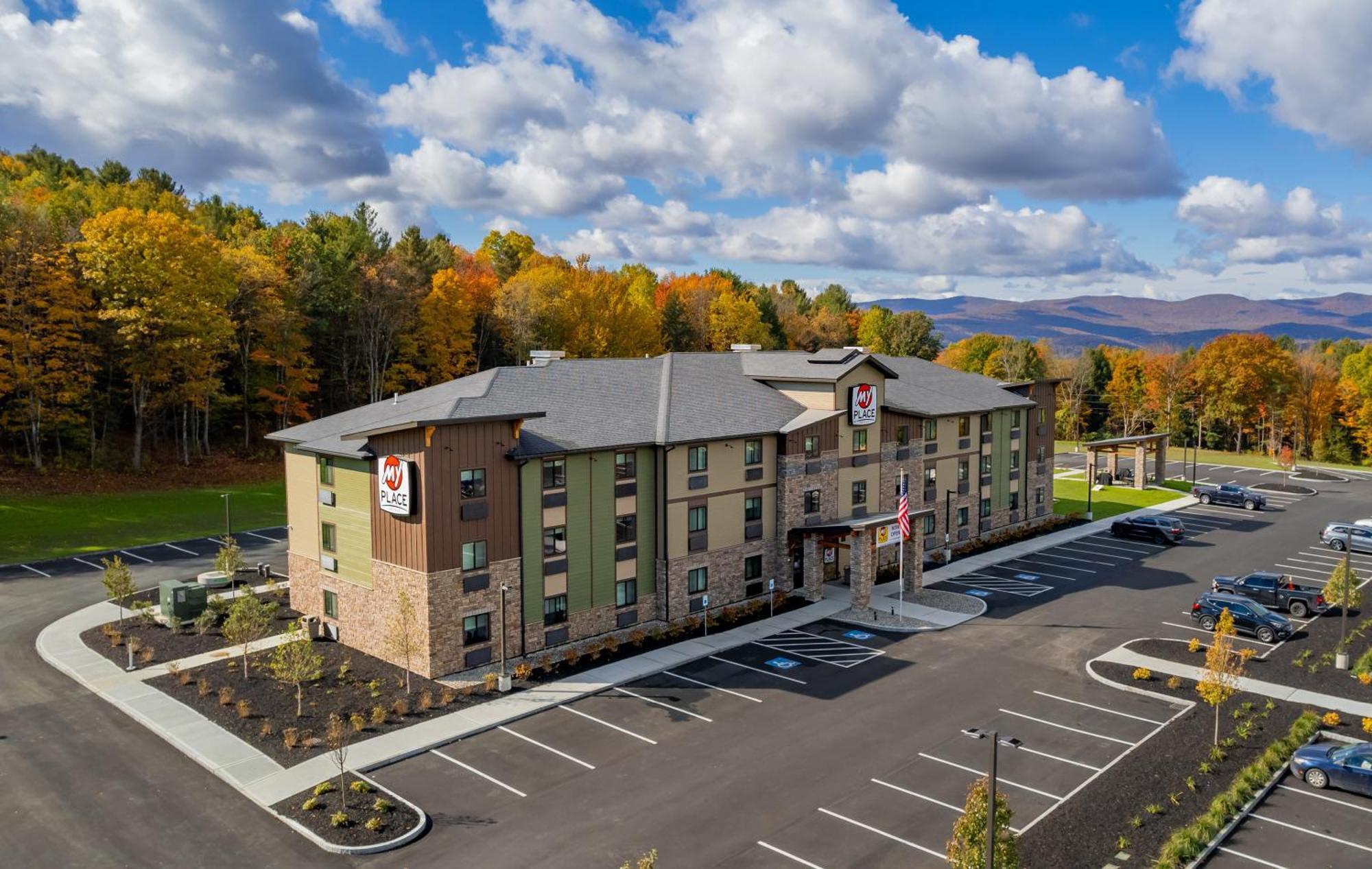 My Place Hotel-Randolph, Vt Exteriör bild